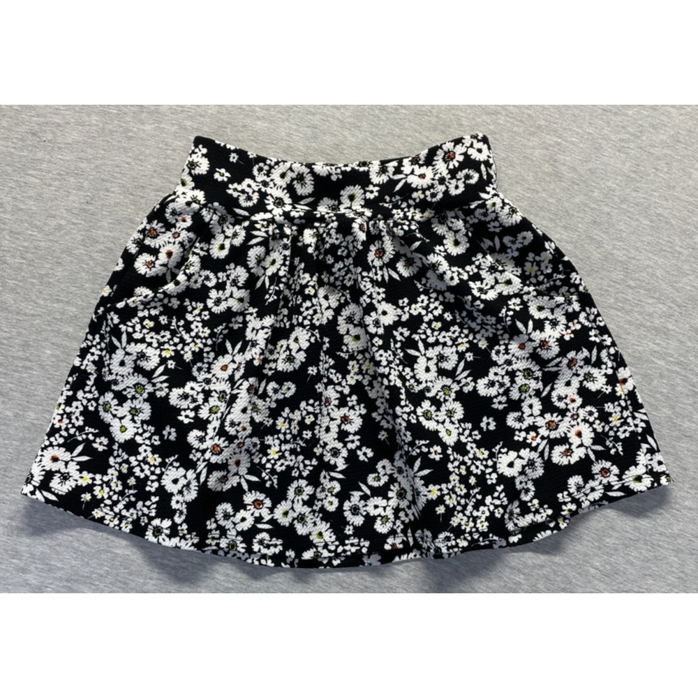 Joe B By Joe Benbasset Mini Skirt Women S Black White Floral Daisy Print Pleated